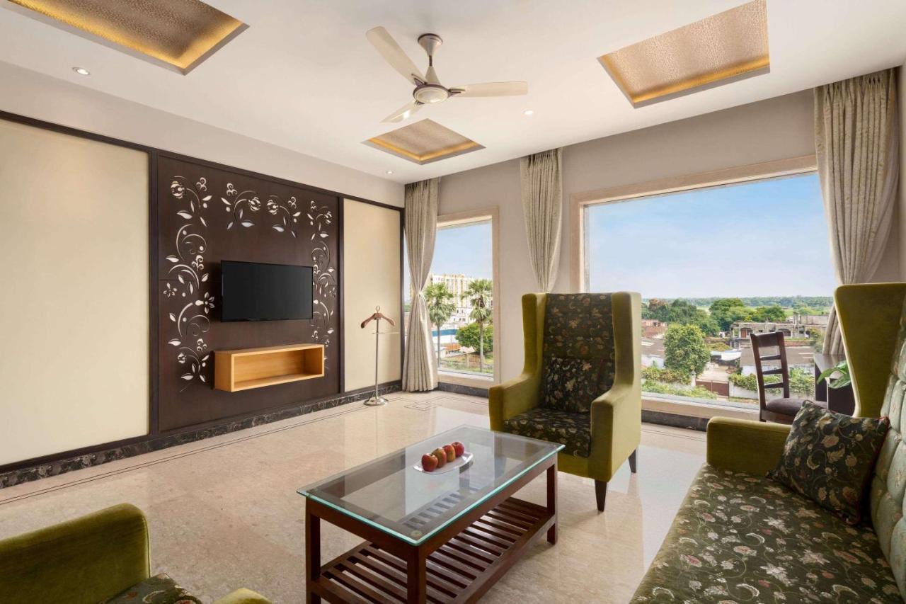 Ramada By Wyndham Varanasi Katesar Chandauli المظهر الخارجي الصورة
