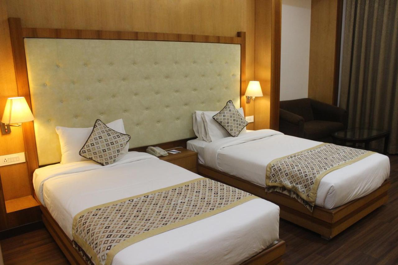 Ramada By Wyndham Varanasi Katesar Chandauli المظهر الخارجي الصورة