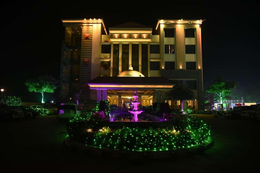 Ramada By Wyndham Varanasi Katesar Chandauli المظهر الخارجي الصورة