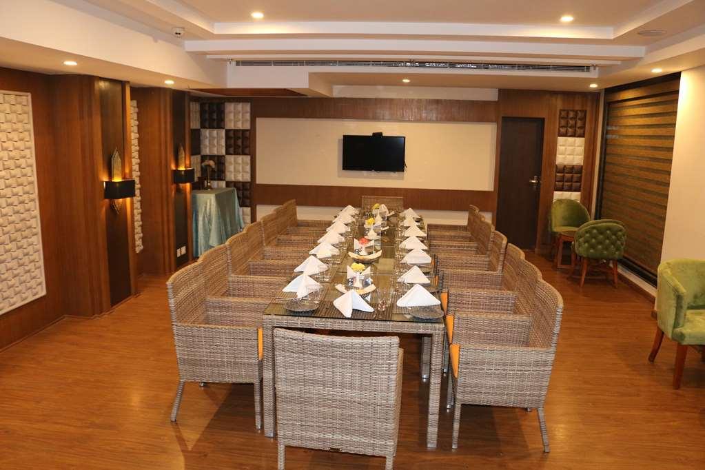 Ramada By Wyndham Varanasi Katesar Chandauli المرافق الصورة