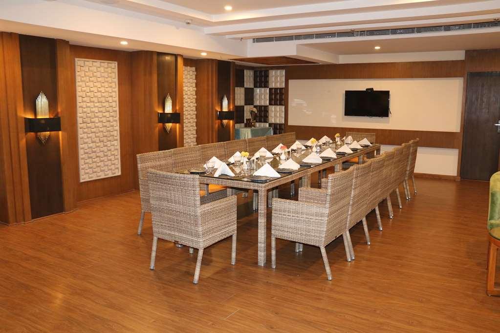 Ramada By Wyndham Varanasi Katesar Chandauli المرافق الصورة