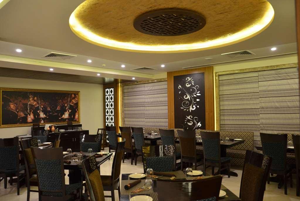 Ramada By Wyndham Varanasi Katesar Chandauli المطعم الصورة