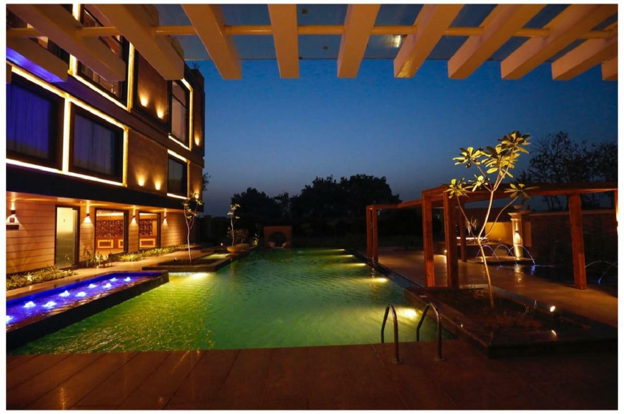 Ramada By Wyndham Varanasi Katesar Chandauli المظهر الخارجي الصورة